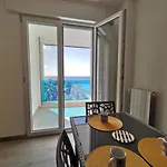 Delfino Fronte Mare * غالّيبولي