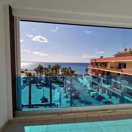 Delfino Fronte Mare By Salentoville Apartamento