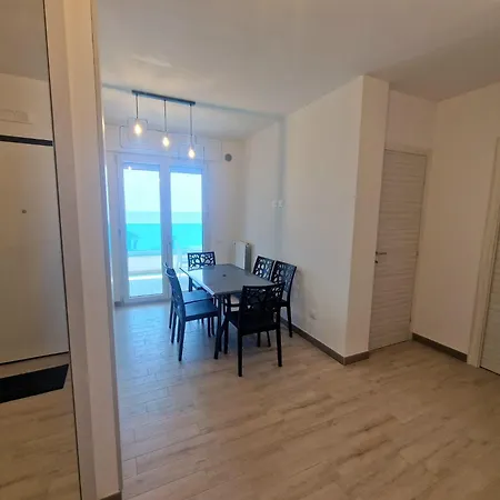 Delfino Fronte Mare By Salentoville Apartamento